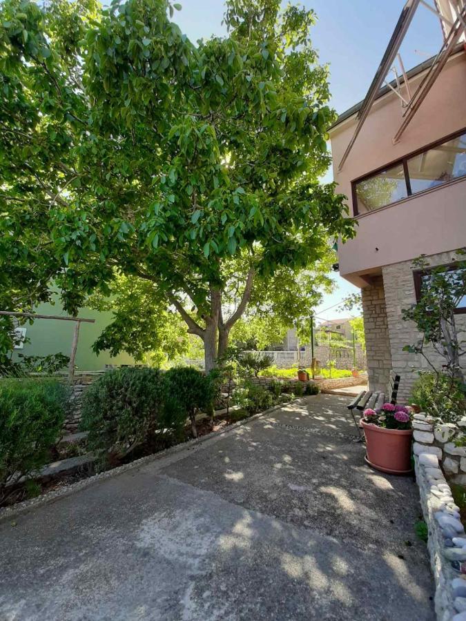 Apartments Izabela Muzic-Fornaric Cres Exterior foto