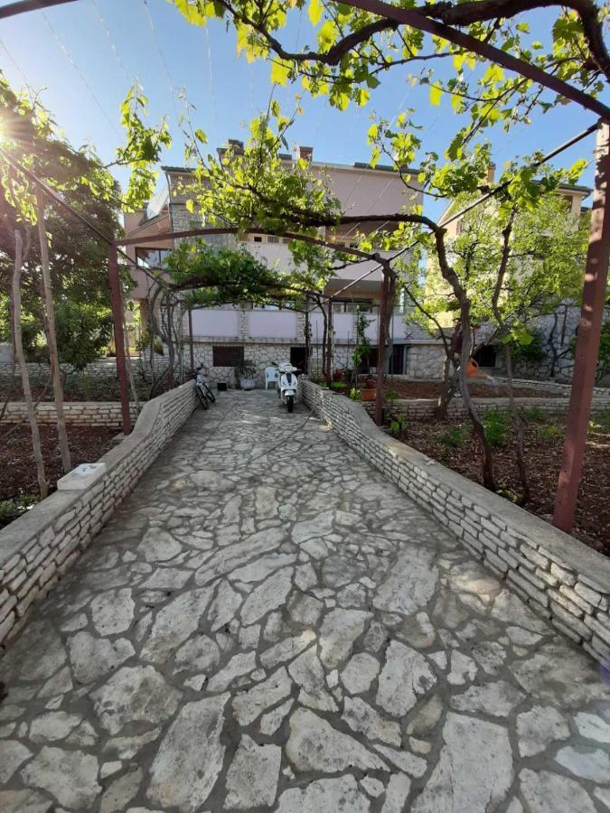 Apartments Izabela Muzic-Fornaric Cres Exterior foto