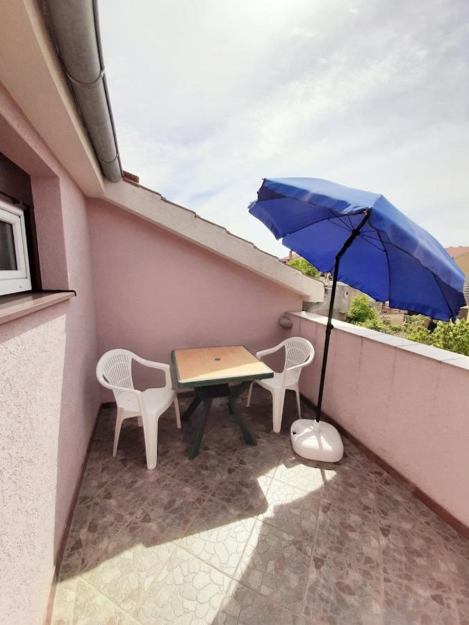 Apartments Izabela Muzic-Fornaric Cres Exterior foto