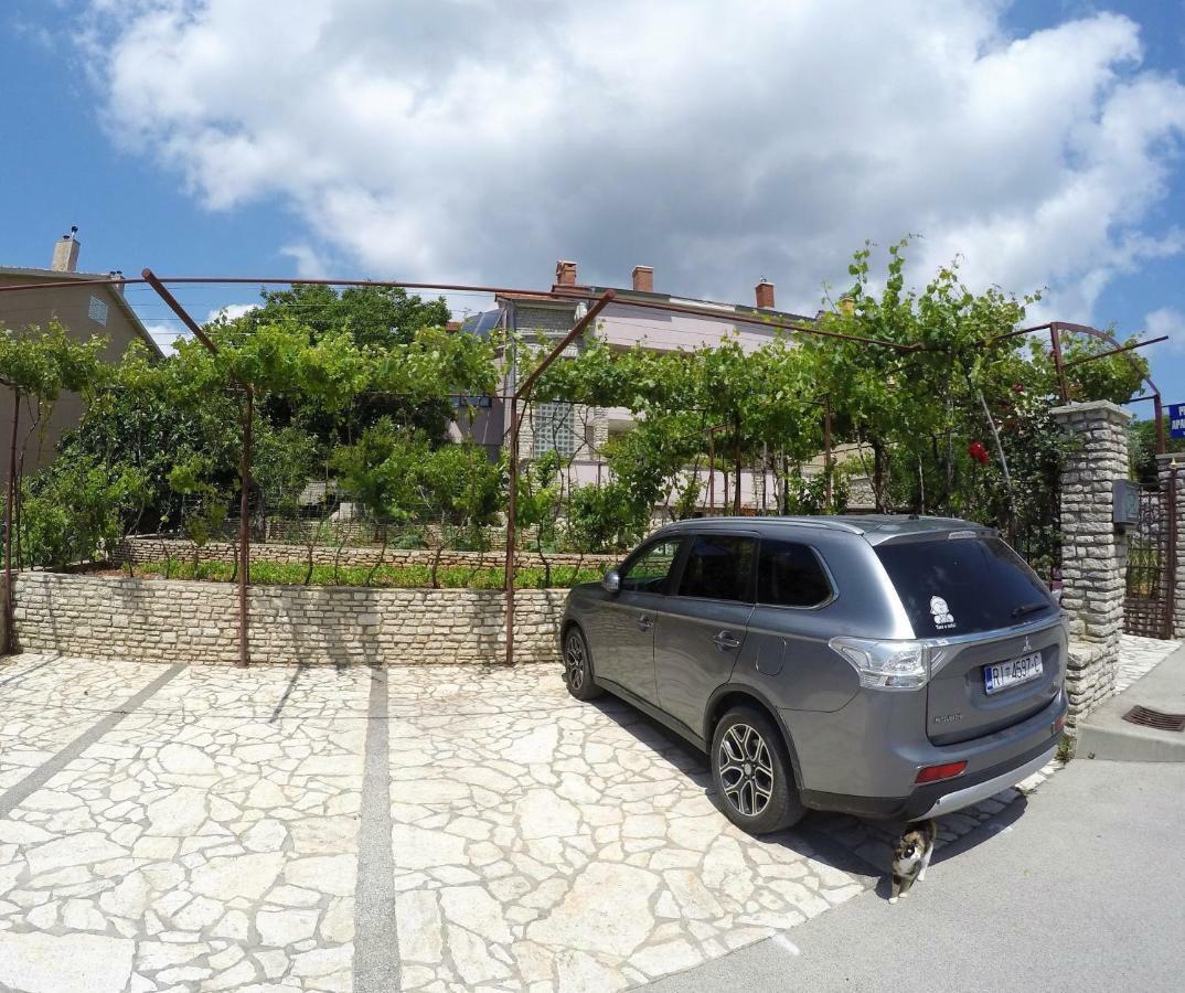Apartments Izabela Muzic-Fornaric Cres Exterior foto
